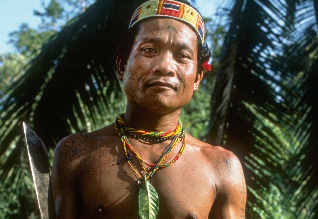 Man från Siberut med machete