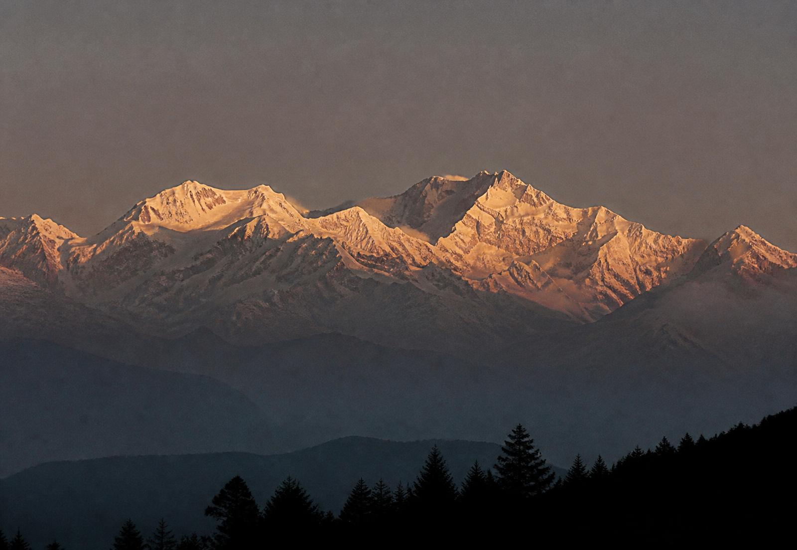 Kanchenjunga i gryningsljus